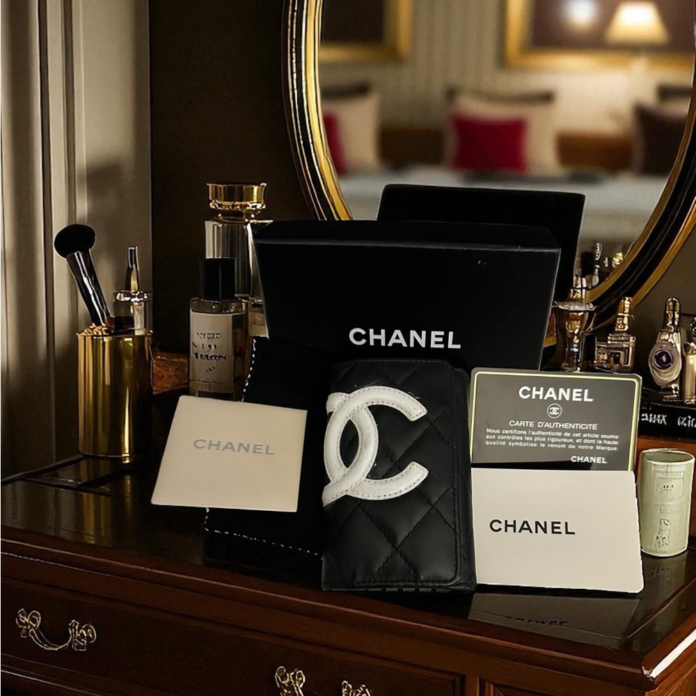 Chanel Black and White Quilted Cambon Ligne Multicles 6 Key Holder